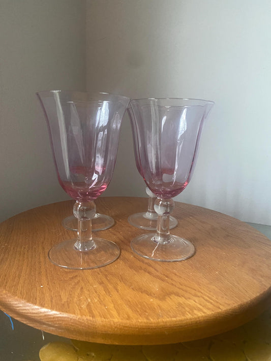 Retro Set of 4 Tall Light Violet Flared Wine Glasses with Clear Stem