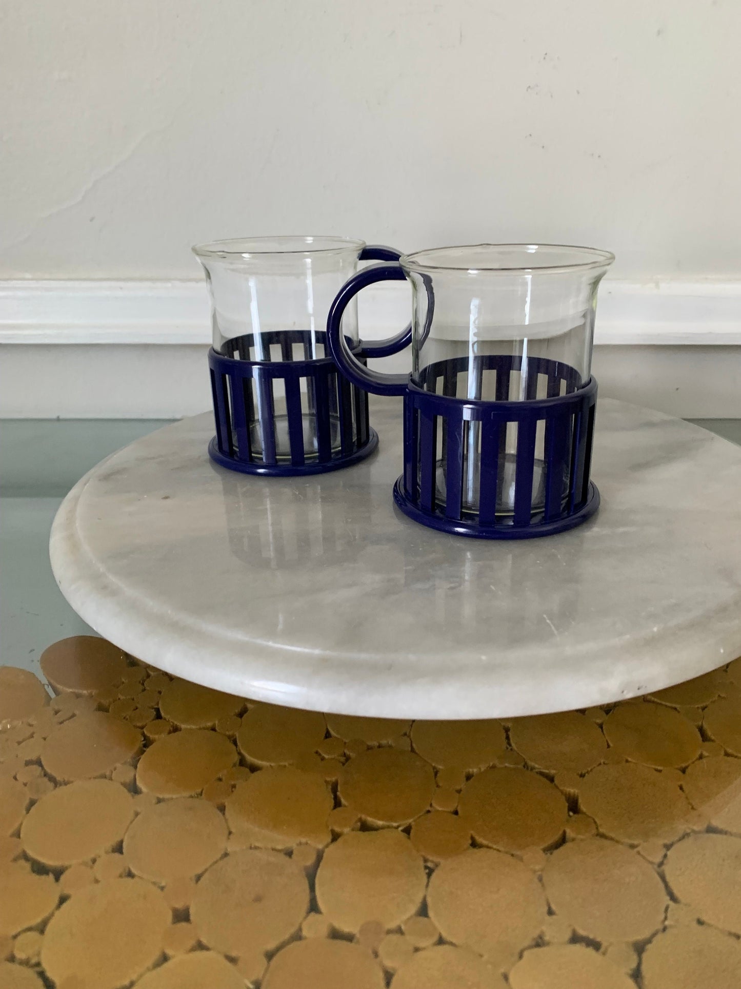 Retro Set of 2 Clear Glass Mugs with Deep Blue Plastic Handle