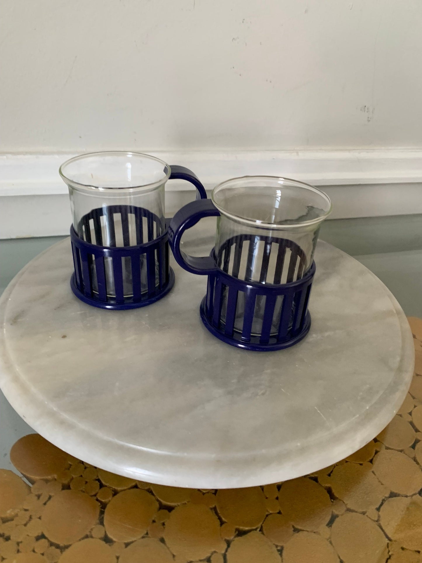 Retro Set of 2 Clear Glass Mugs with Deep Blue Plastic Handle