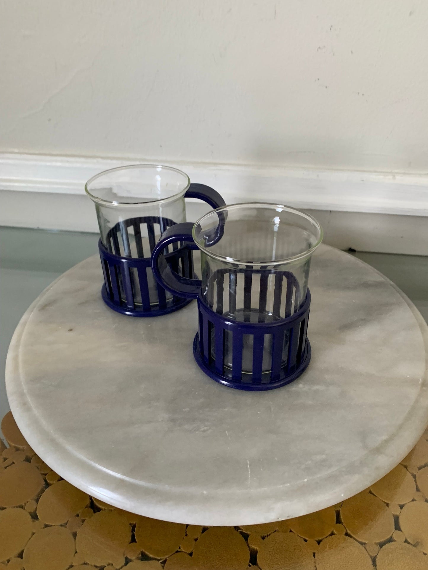 Retro Set of 2 Clear Glass Mugs with Deep Blue Plastic Handle