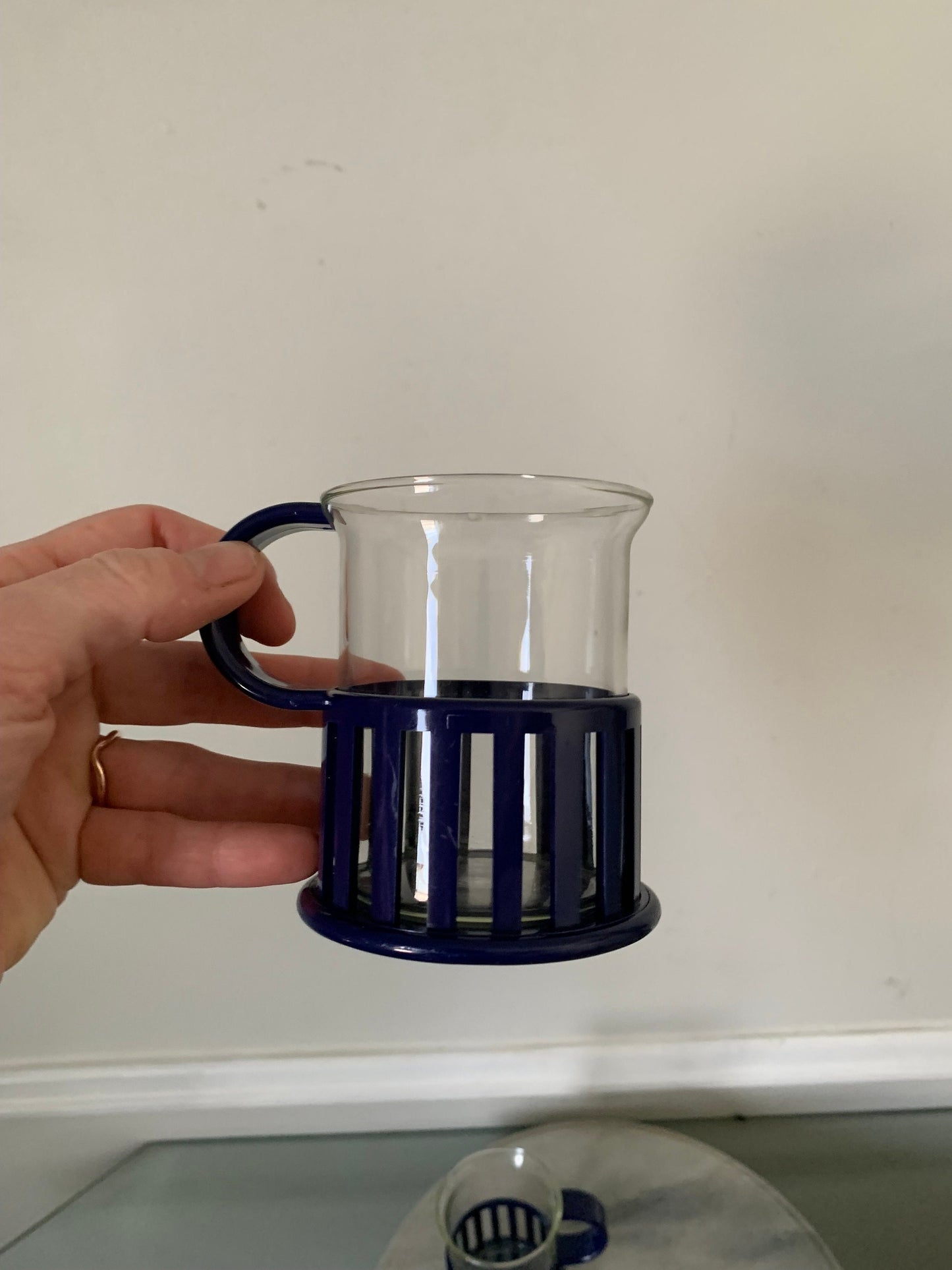 Retro Set of 2 Clear Glass Mugs with Deep Blue Plastic Handle