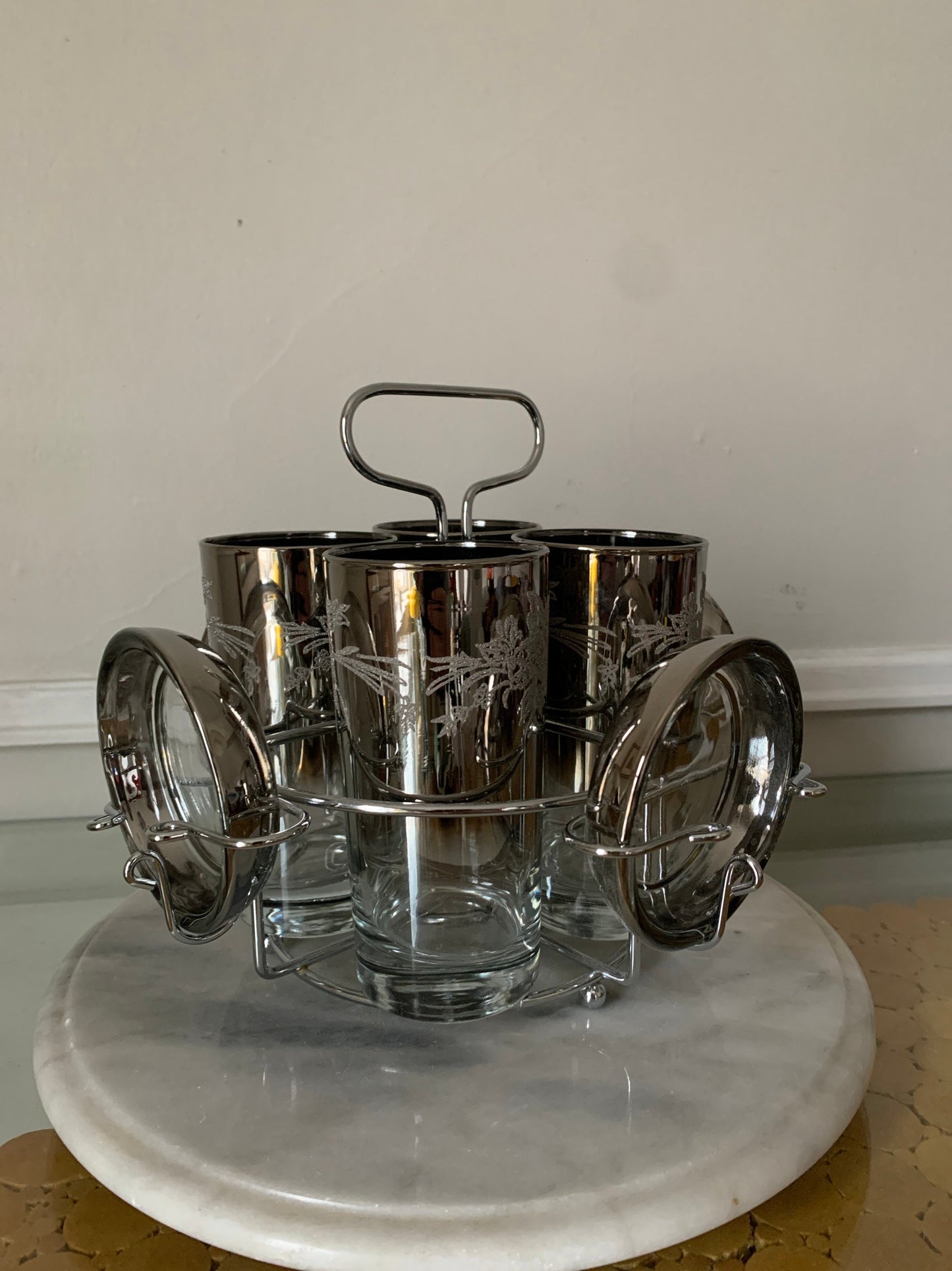 Set of 4 Vintage Embossed Rose Design Silver Fade Tumblers & Coasters in Chrome Caddy