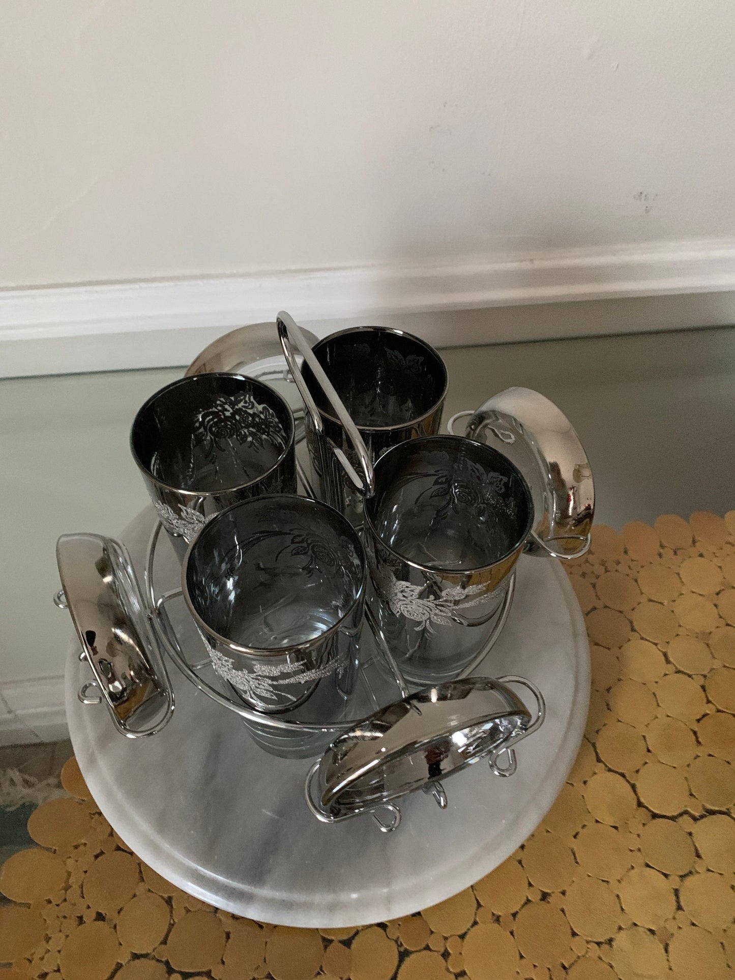 Set of 4 Vintage Embossed Rose Design Silver Fade Tumblers & Coasters in Chrome Caddy