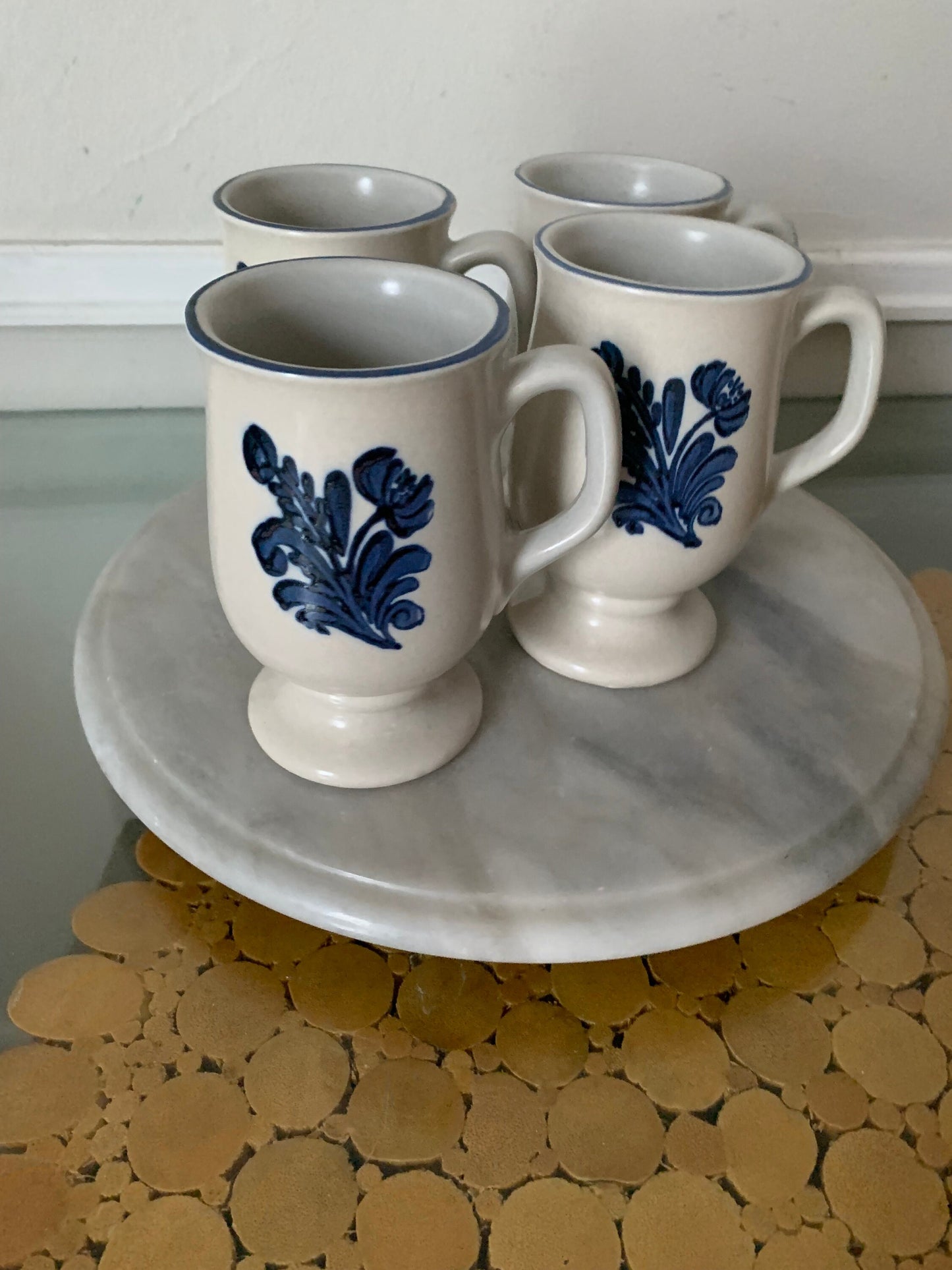 Set of 4 Vintage Stoneware Pfaltzgraff Vintage Yorktowne Pattern Footed Coffee Mugs