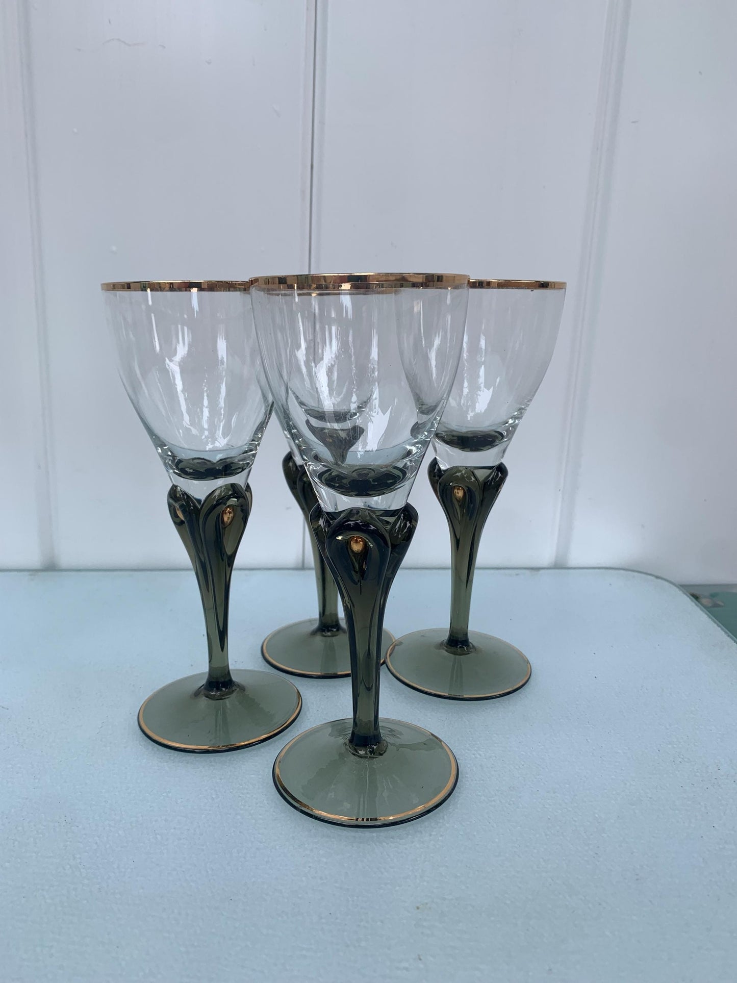 Set of 4 Retro Gray Stem Wine Glasses with Gold Tear Drop