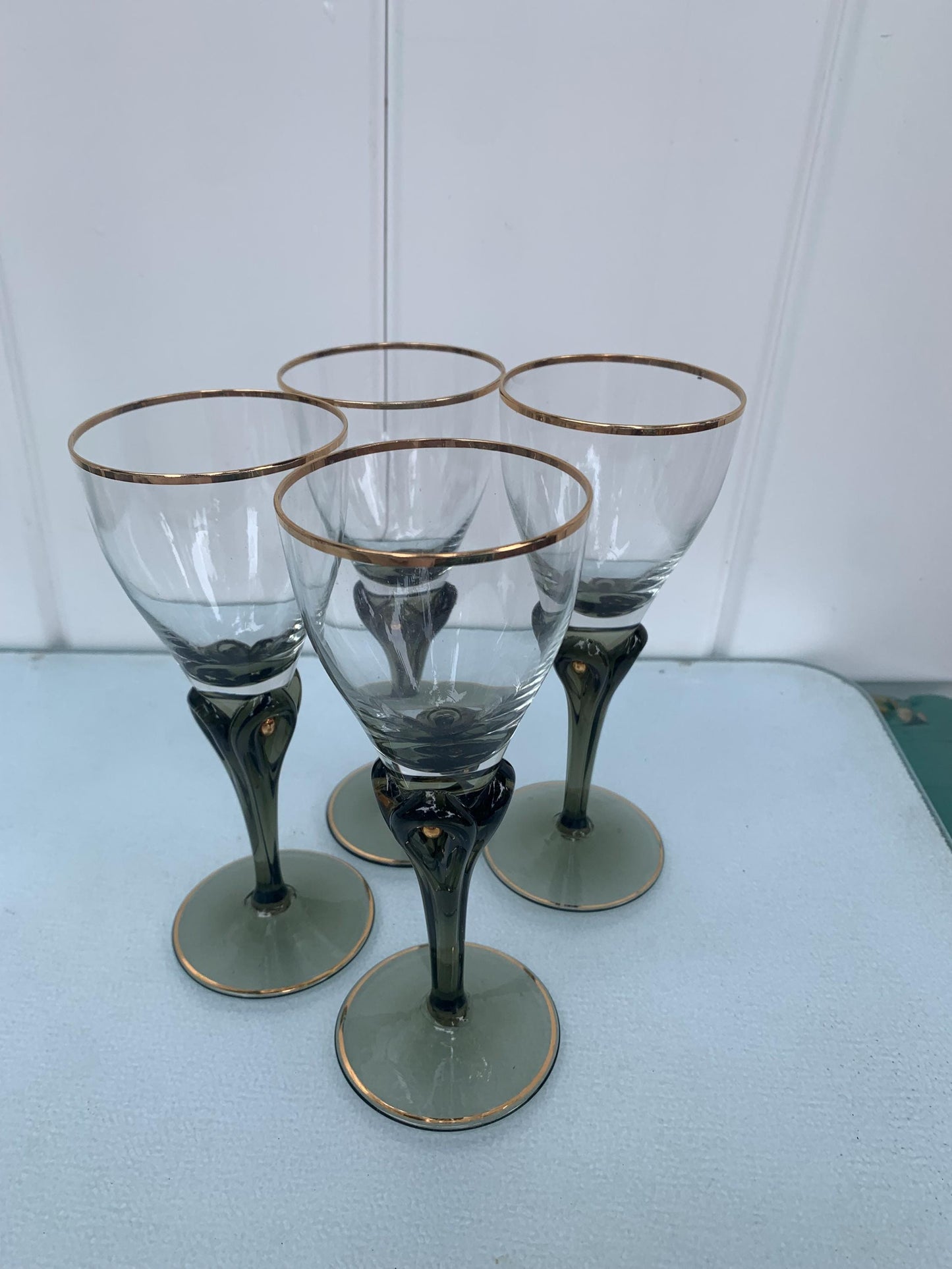 Set of 4 Retro Gray Stem Wine Glasses with Gold Tear Drop