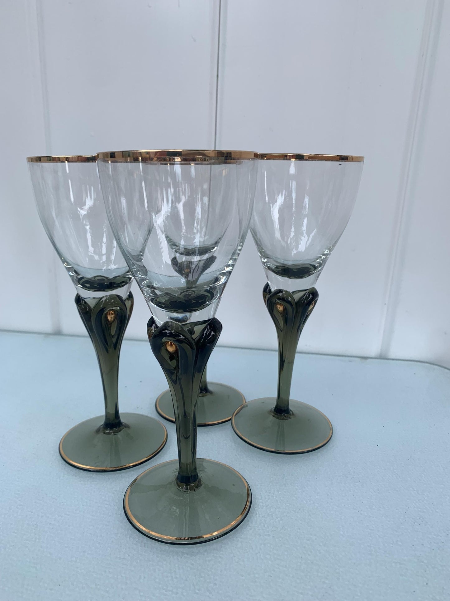 Set of 4 Retro Gray Stem Wine Glasses with Gold Tear Drop