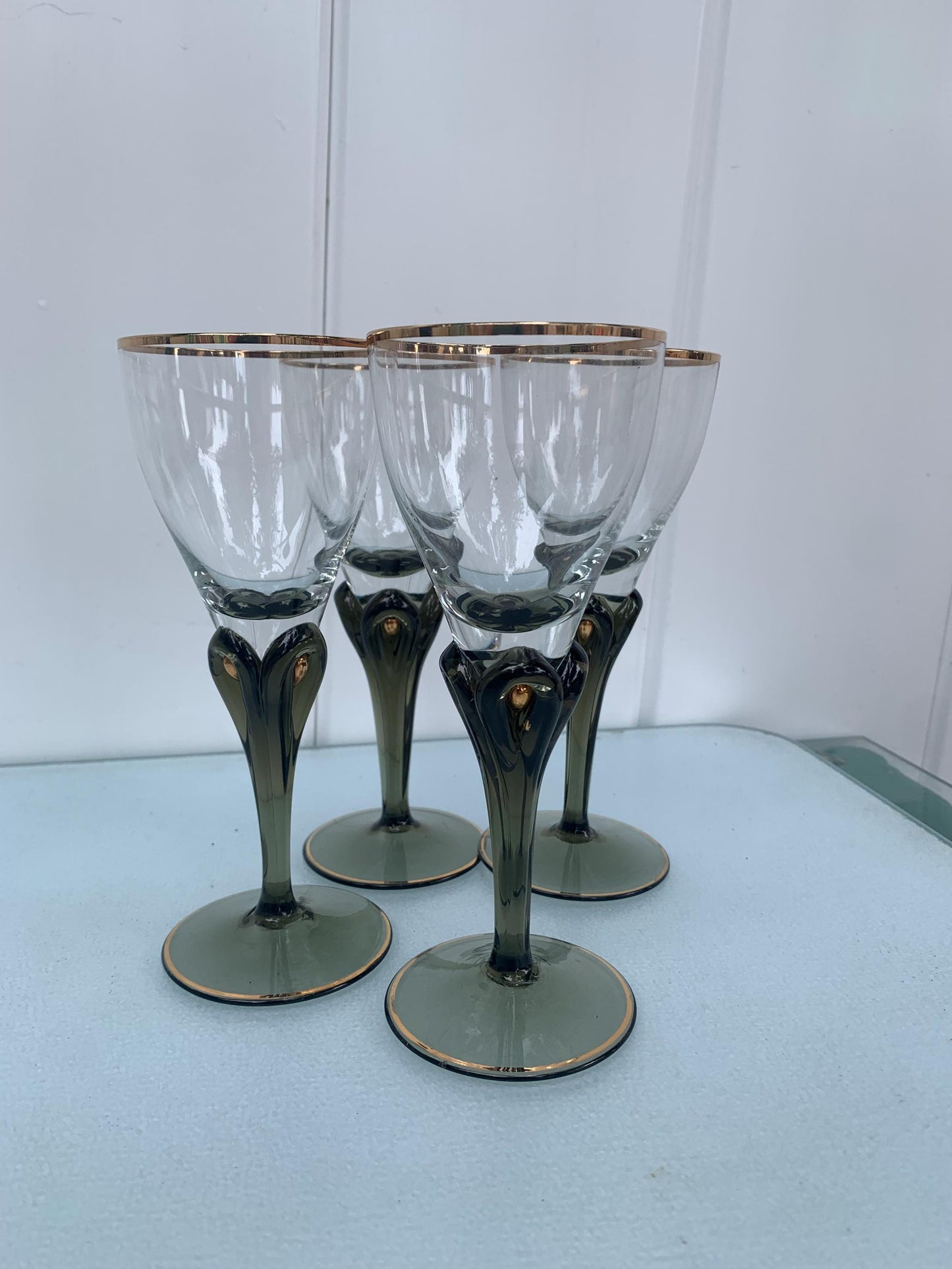 Set of 4 Retro Gray Stem Wine Glasses with Gold Tear Drop