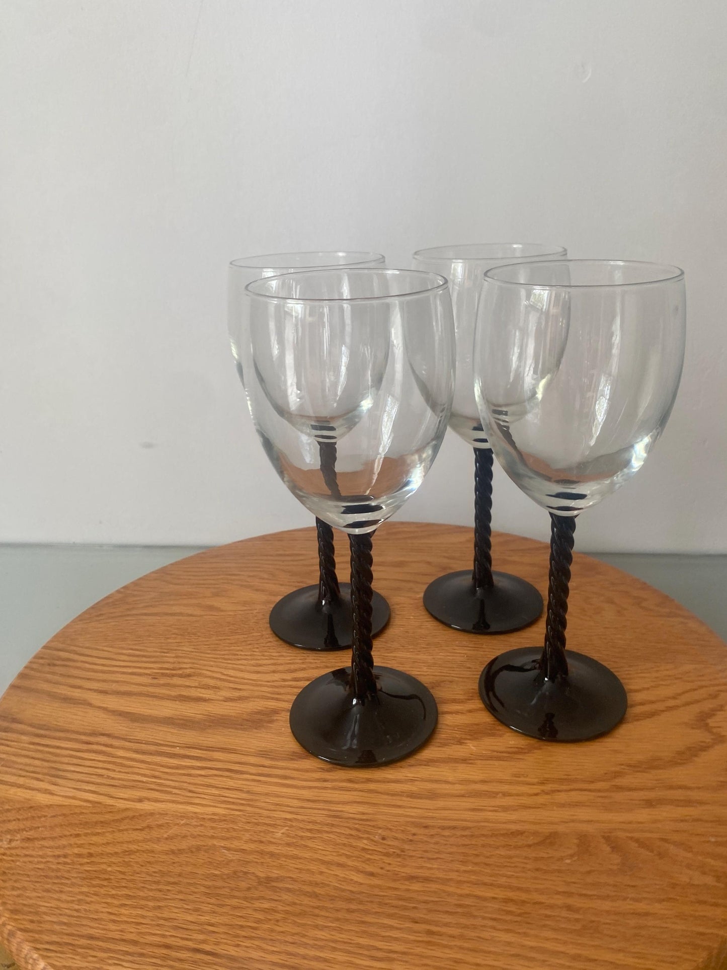 Set of 4 Retro Twisted Black Stem Red Wine Glasses