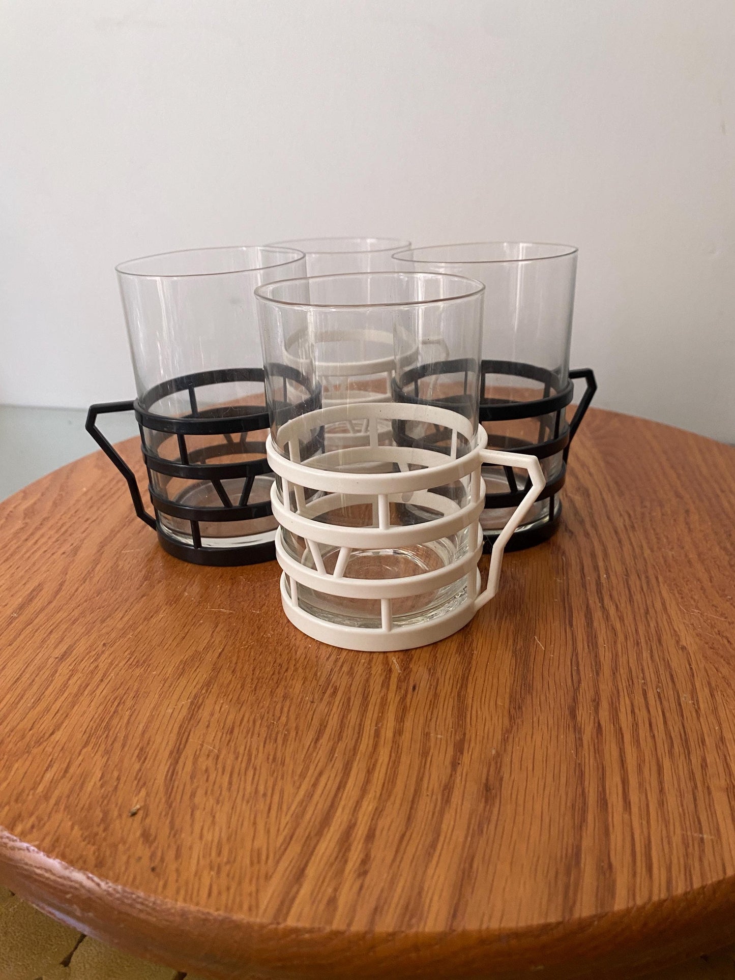 Retro Set of 4 Clear Glass Mugs with Black and White Plastic Handle