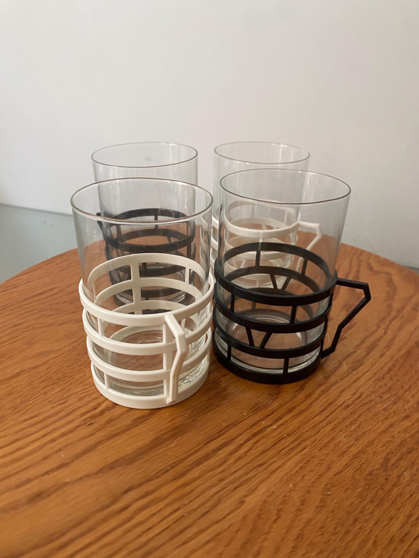 Retro Set of 4 Clear Glass Mugs with Black and White Plastic Handle
