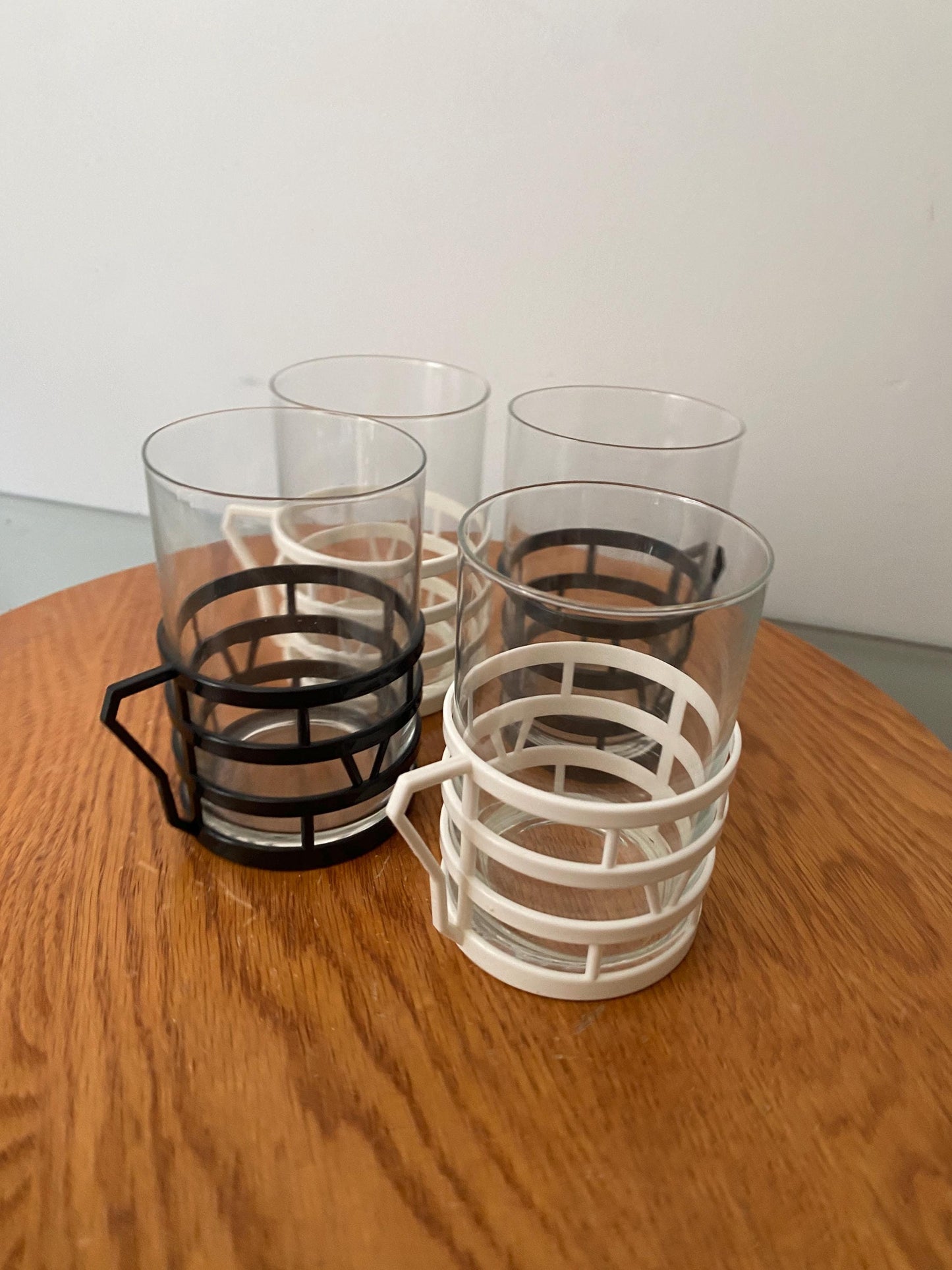 Retro Set of 4 Clear Glass Mugs with Black and White Plastic Handle