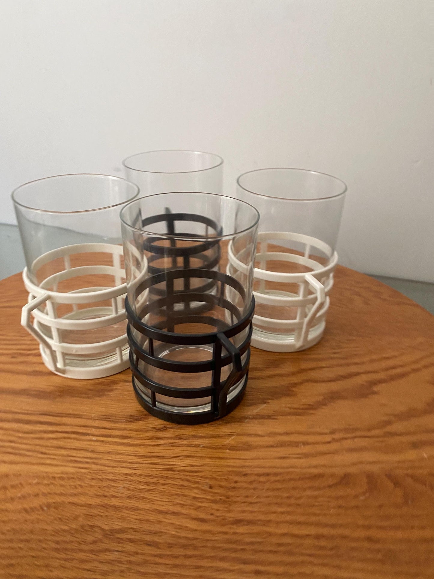 Retro Set of 4 Clear Glass Mugs with Black and White Plastic Handle