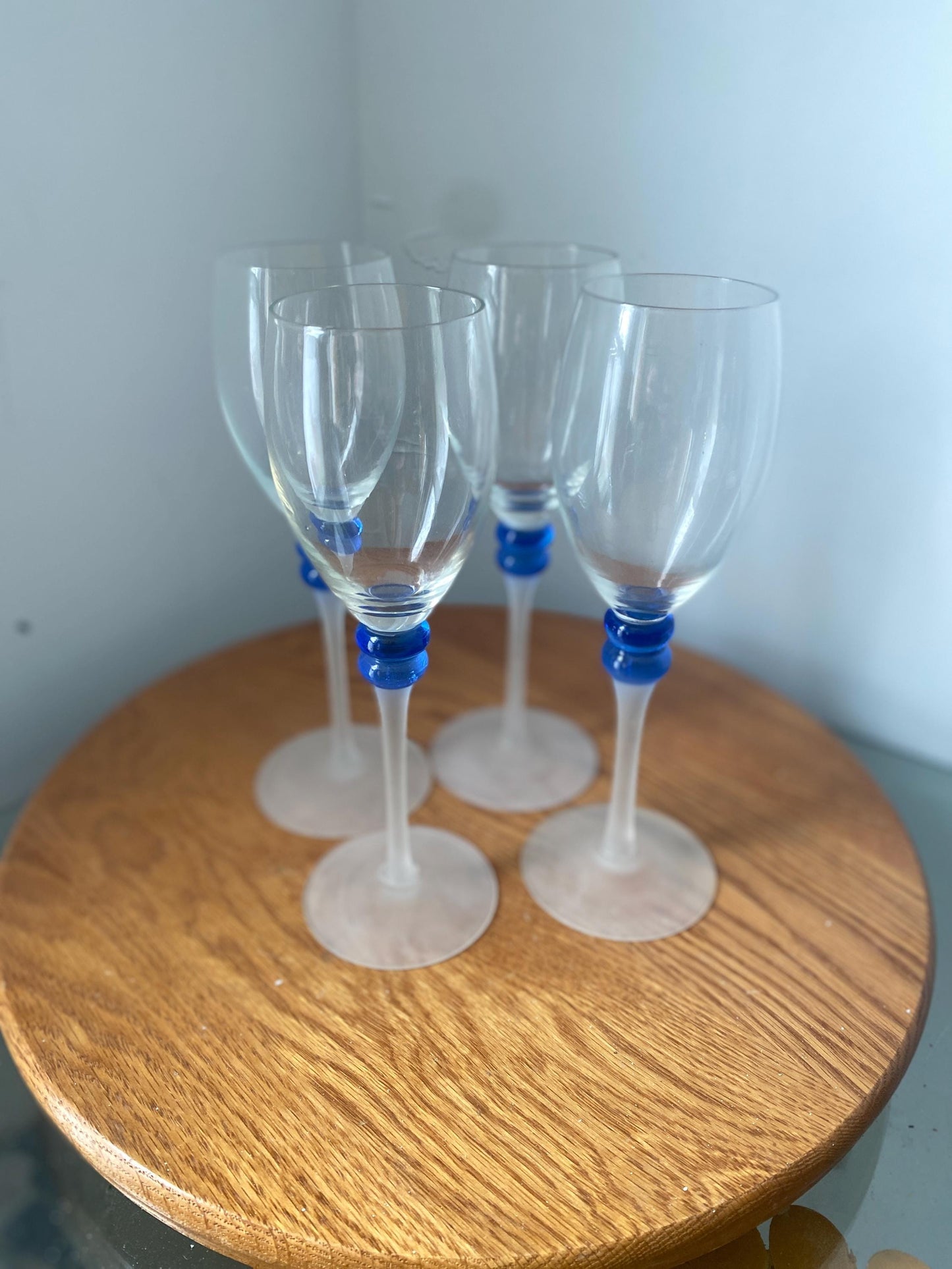 Set of 4 Retro Clear Wine Glasses with Frosted Stem and Blue Detail