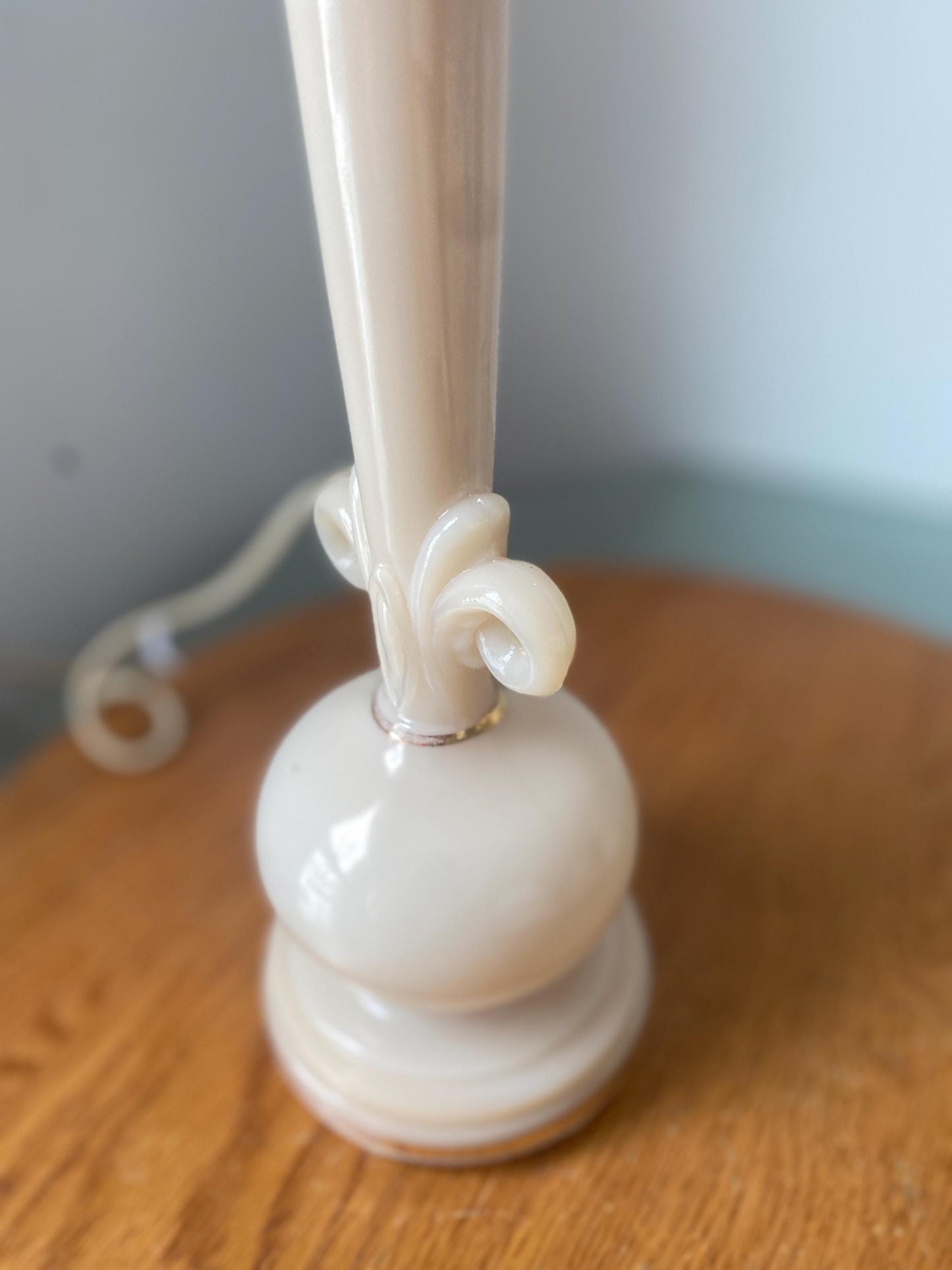Vintage Small Aladdin Alacite Cream Boudoir Lamp No Shade
