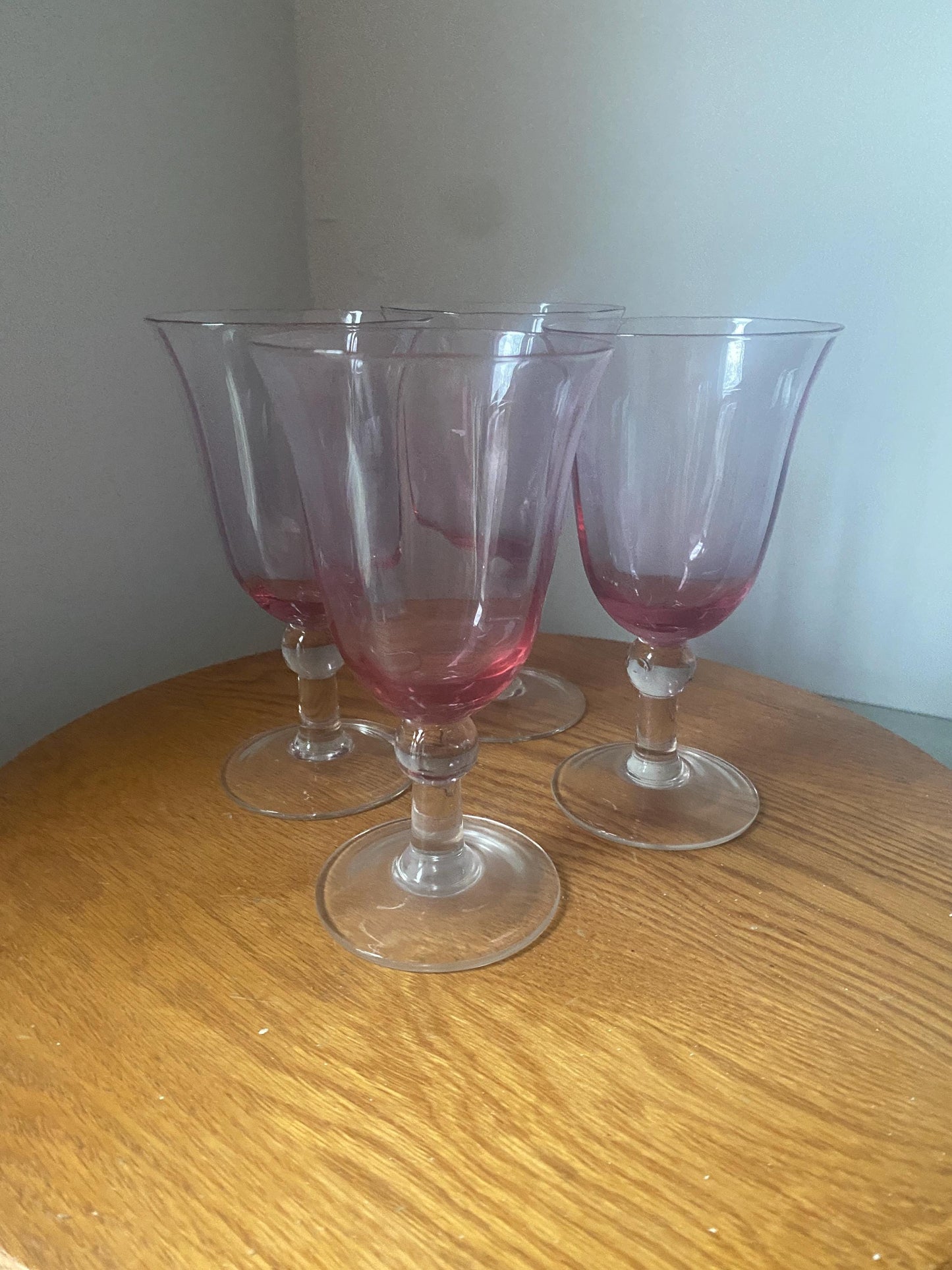 Retro Set of 4 Tall Light Violet Flared Wine Glasses with Clear Stem