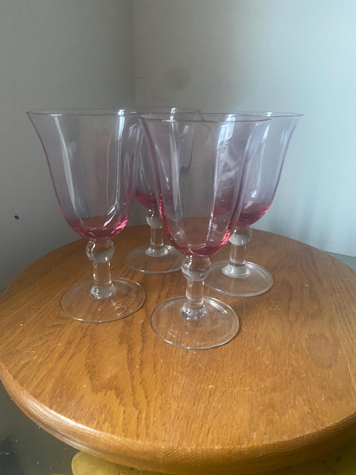 Retro Set of 4 Tall Light Violet Flared Wine Glasses with Clear Stem
