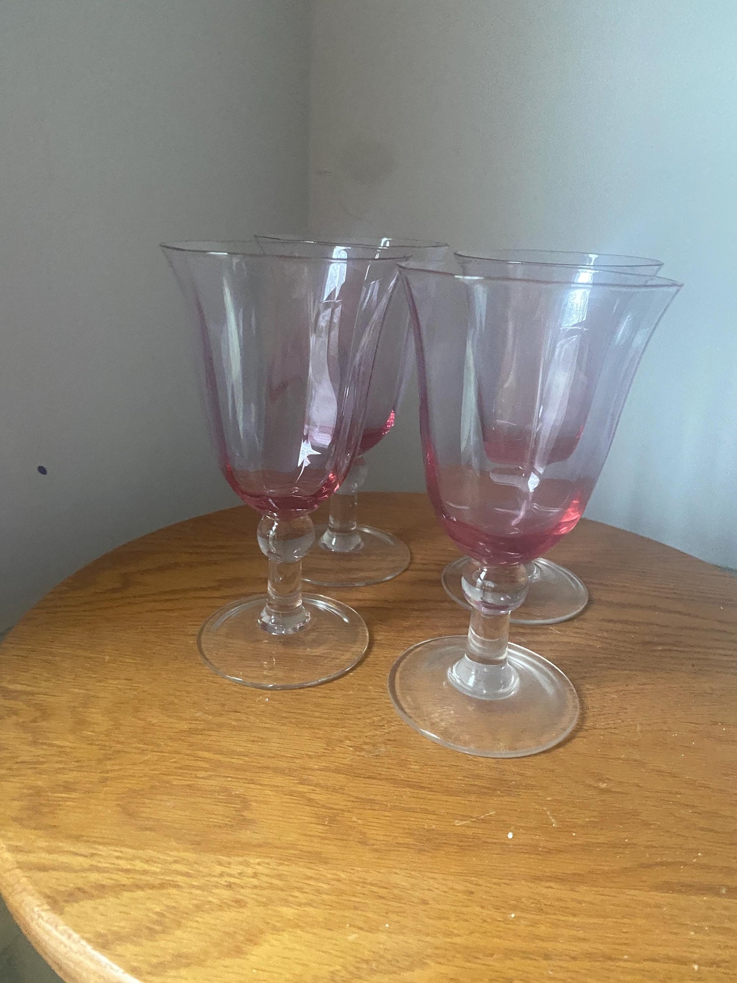Retro Set of 4 Tall Light Violet Flared Wine Glasses with Clear Stem