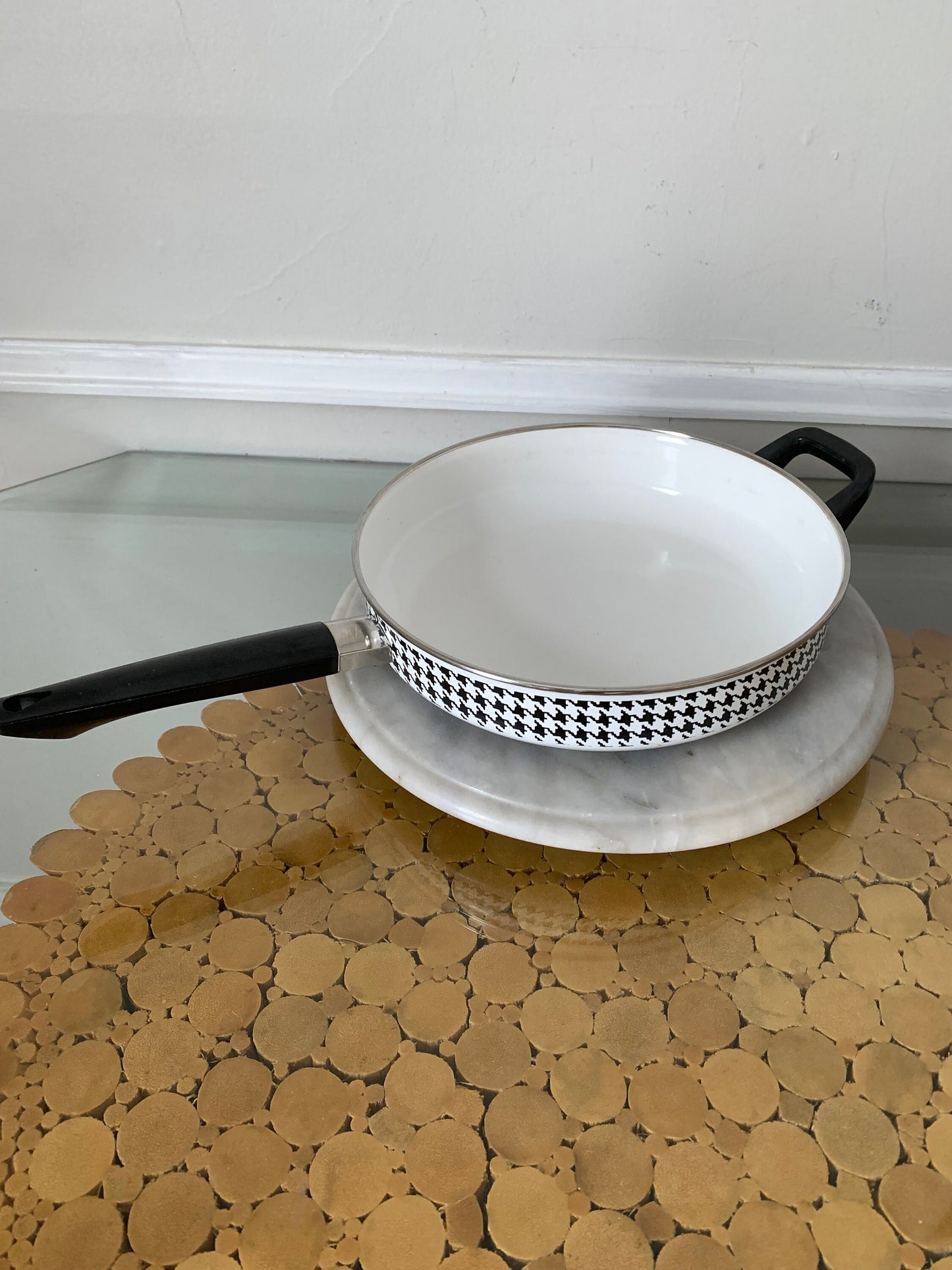 Retro Black and White Houndstooth Frying Pan with Black Handle