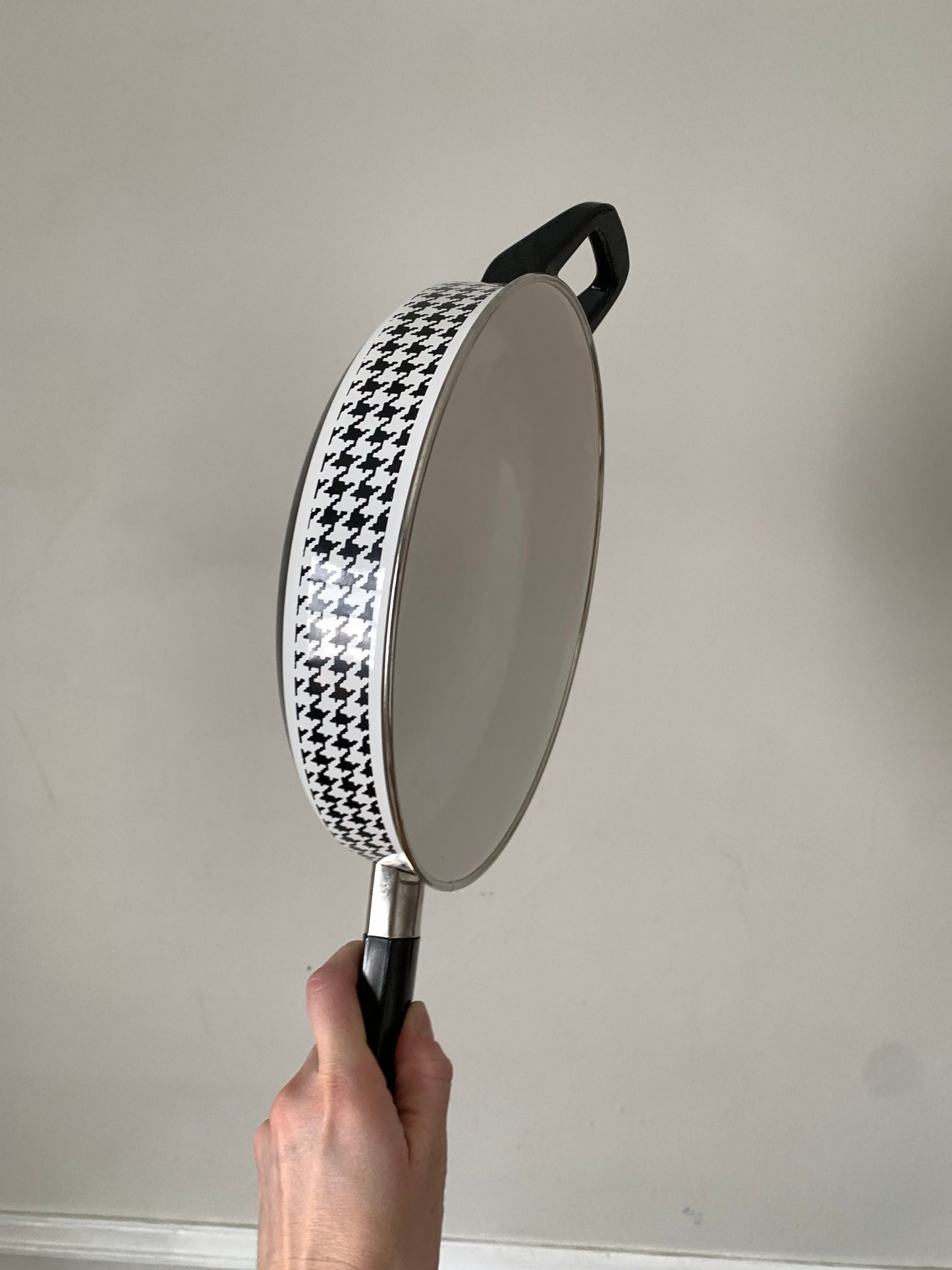 Retro Black and White Houndstooth Frying Pan with Black Handle