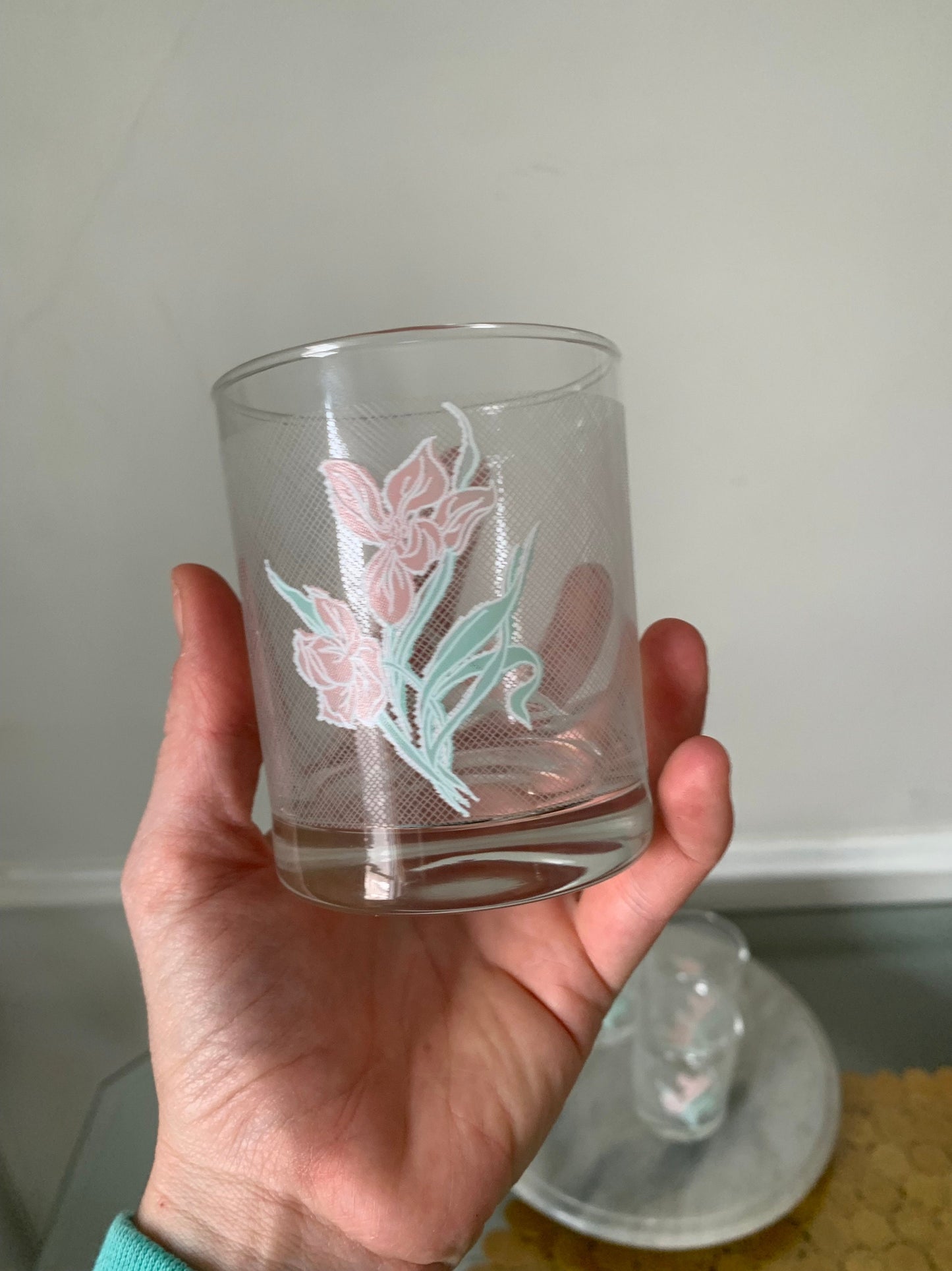 Set of 4 Retro Short Pink Iris Low Ball Glasses