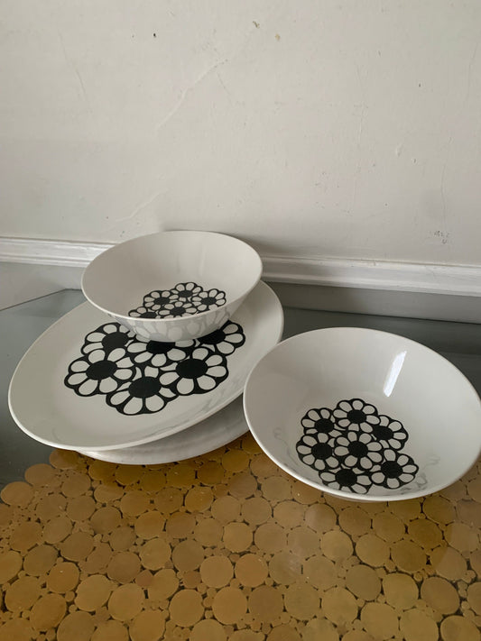 Set of 3 VIntage Johnson Brothers Cordova Serving Dishes 2 Bowls and an Oval Platter Made in England