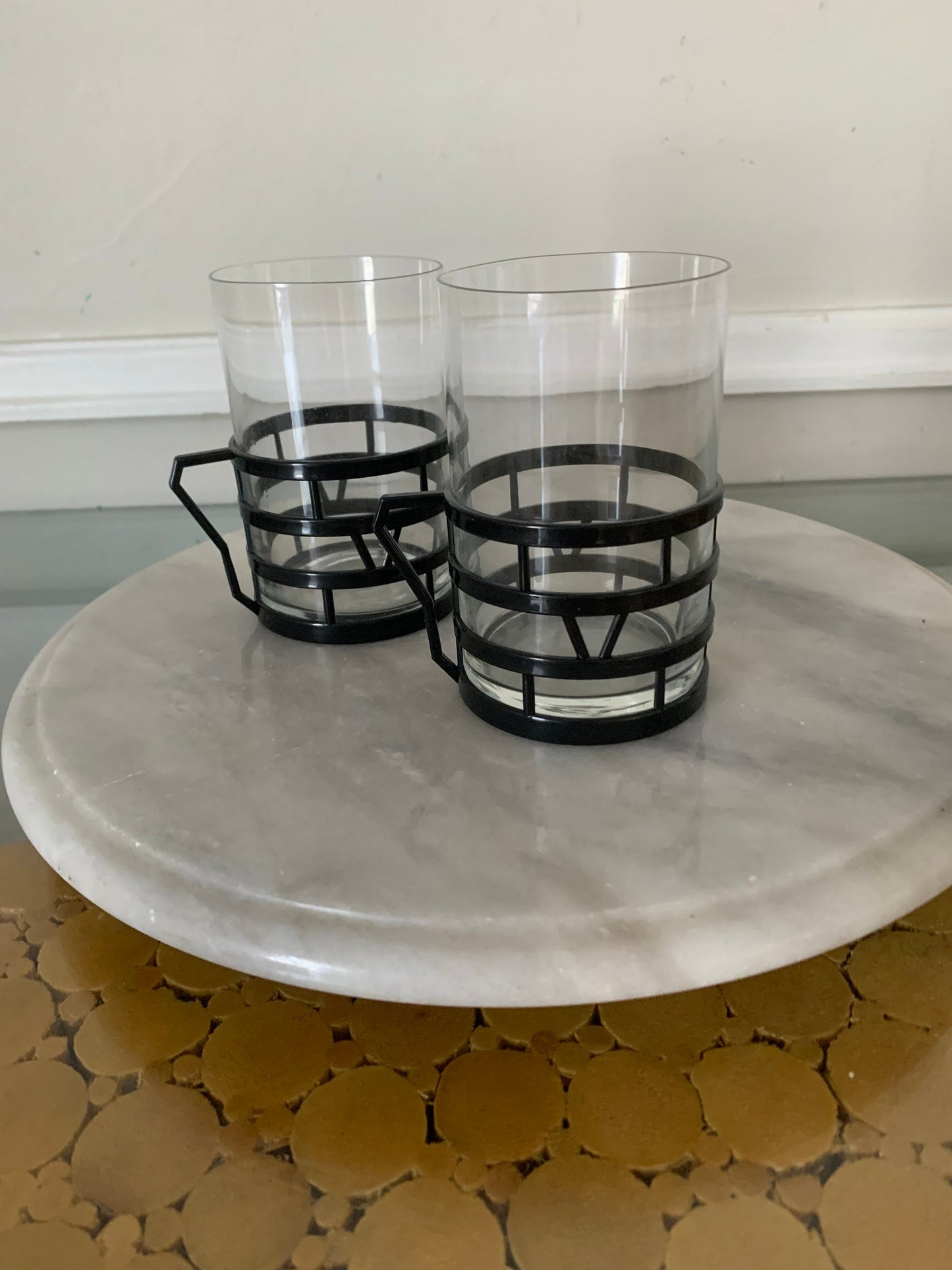 Retro Set of 2 Clear Glass Mugs with Black Plastic Handle